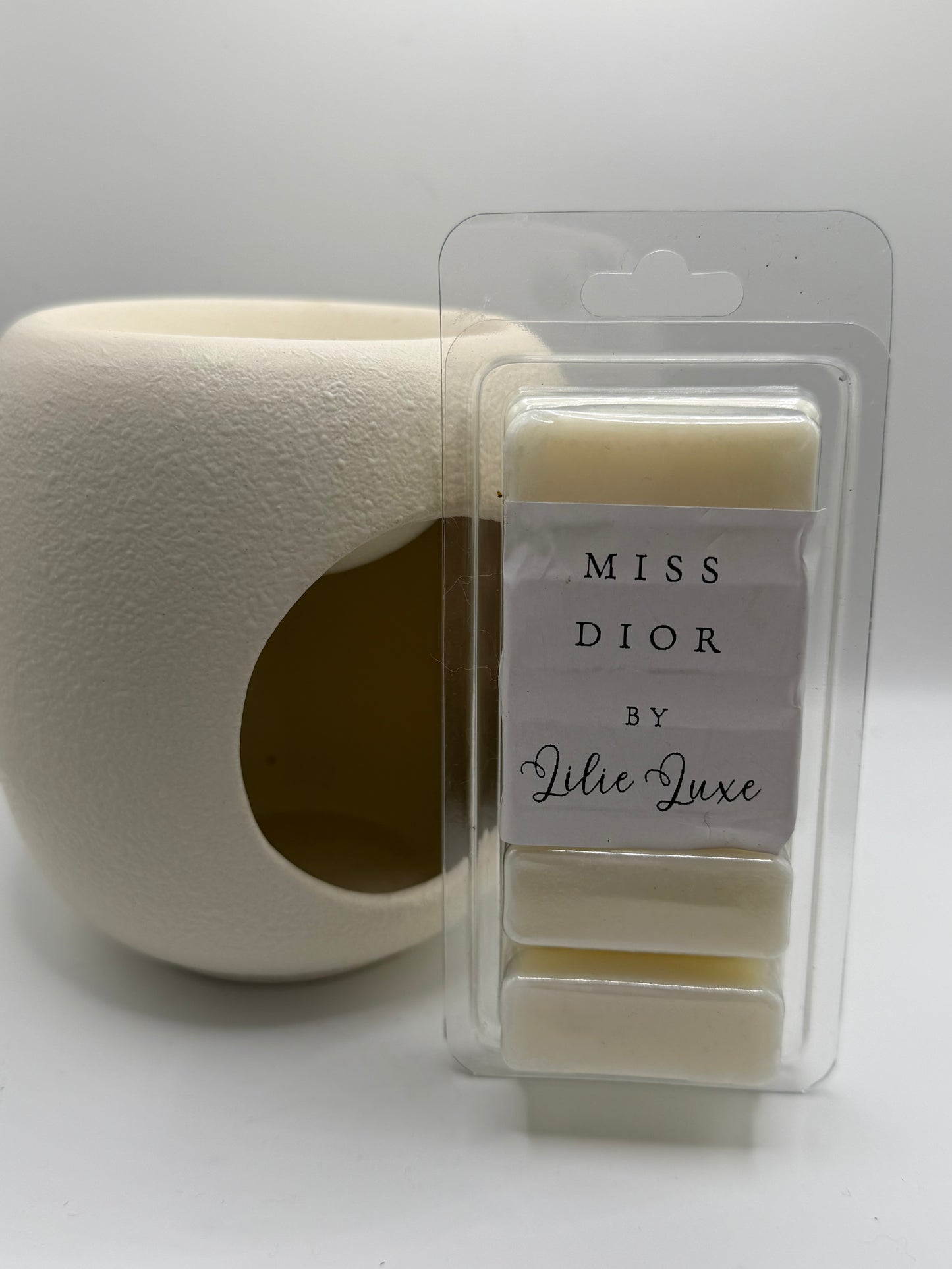 Miss D XL Luxe Clamshell