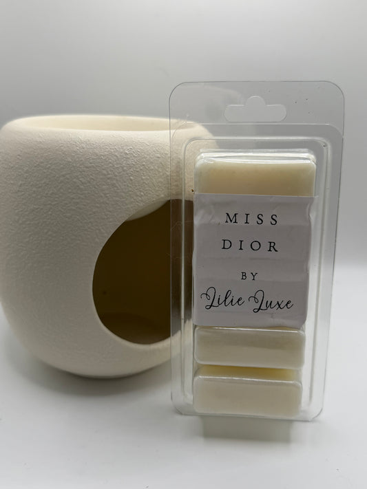 Miss D XL Luxe Clamshell